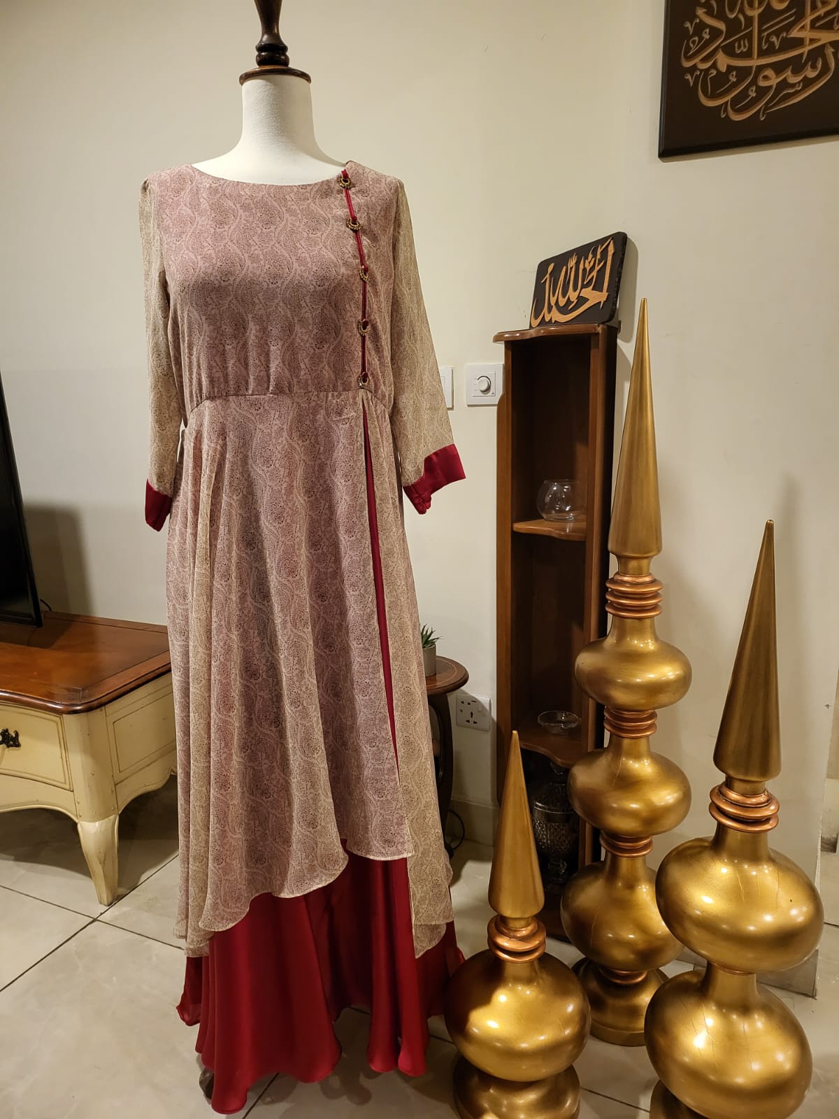 Maroon silk frok