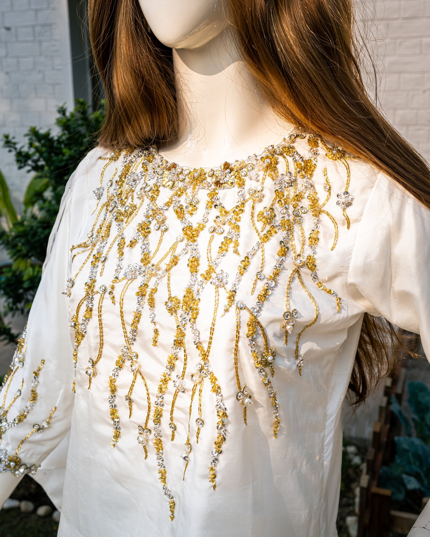 White Suit - Close Up Neck Design