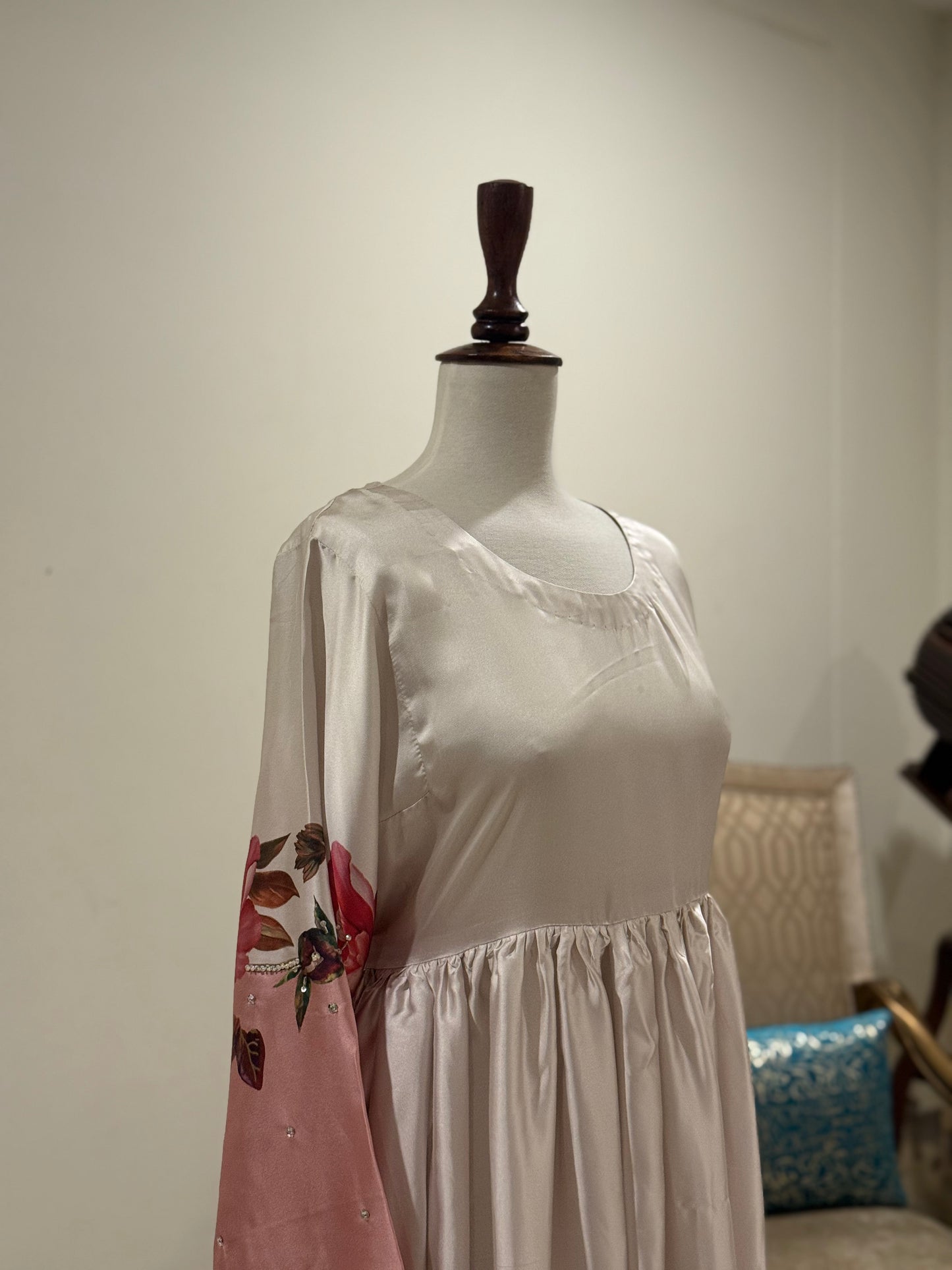 Exclusive pearl white Maxi