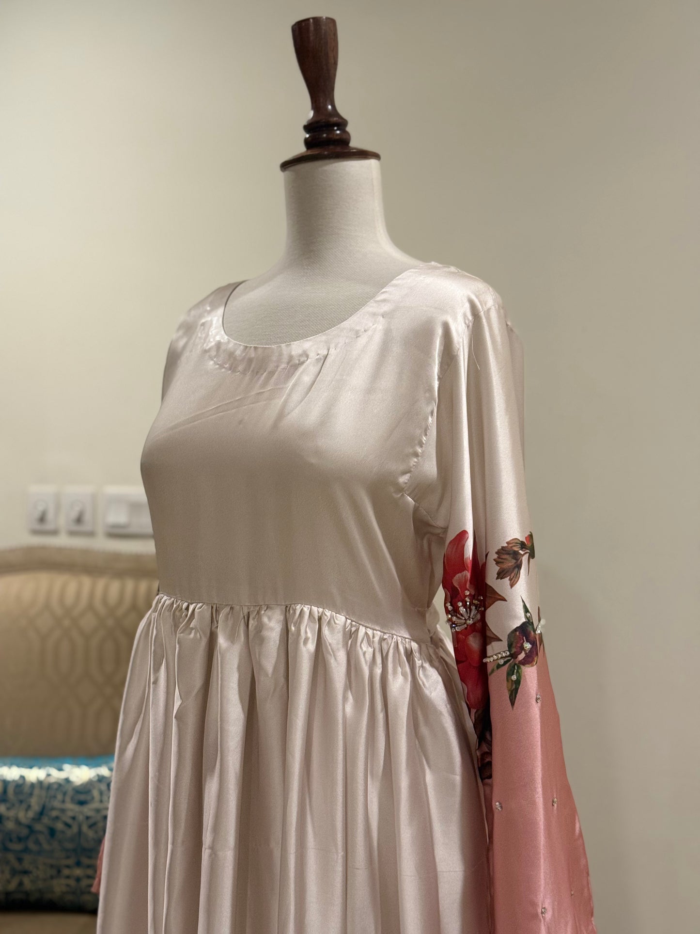 Exclusive pearl white Maxi